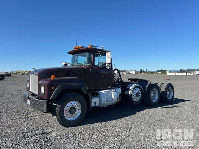 1993 Mack RD688S