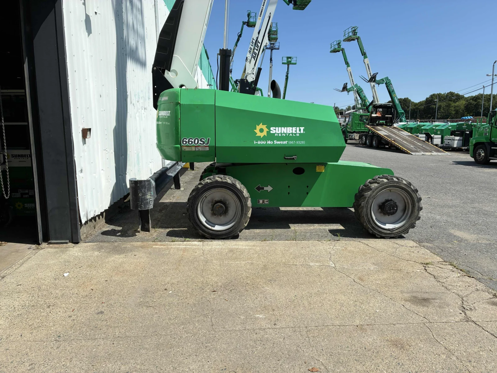 2017 JLG 660SJ