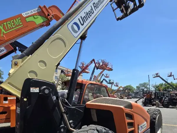 2017 JLG 742