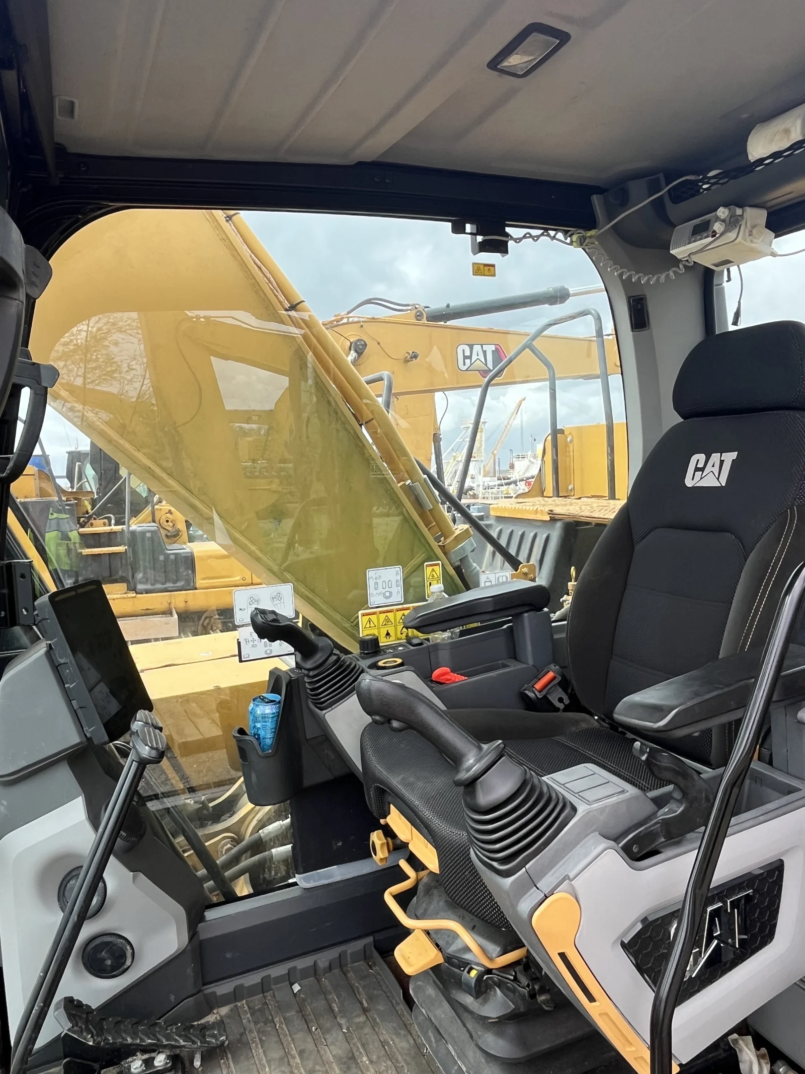 2021 Caterpillar 330