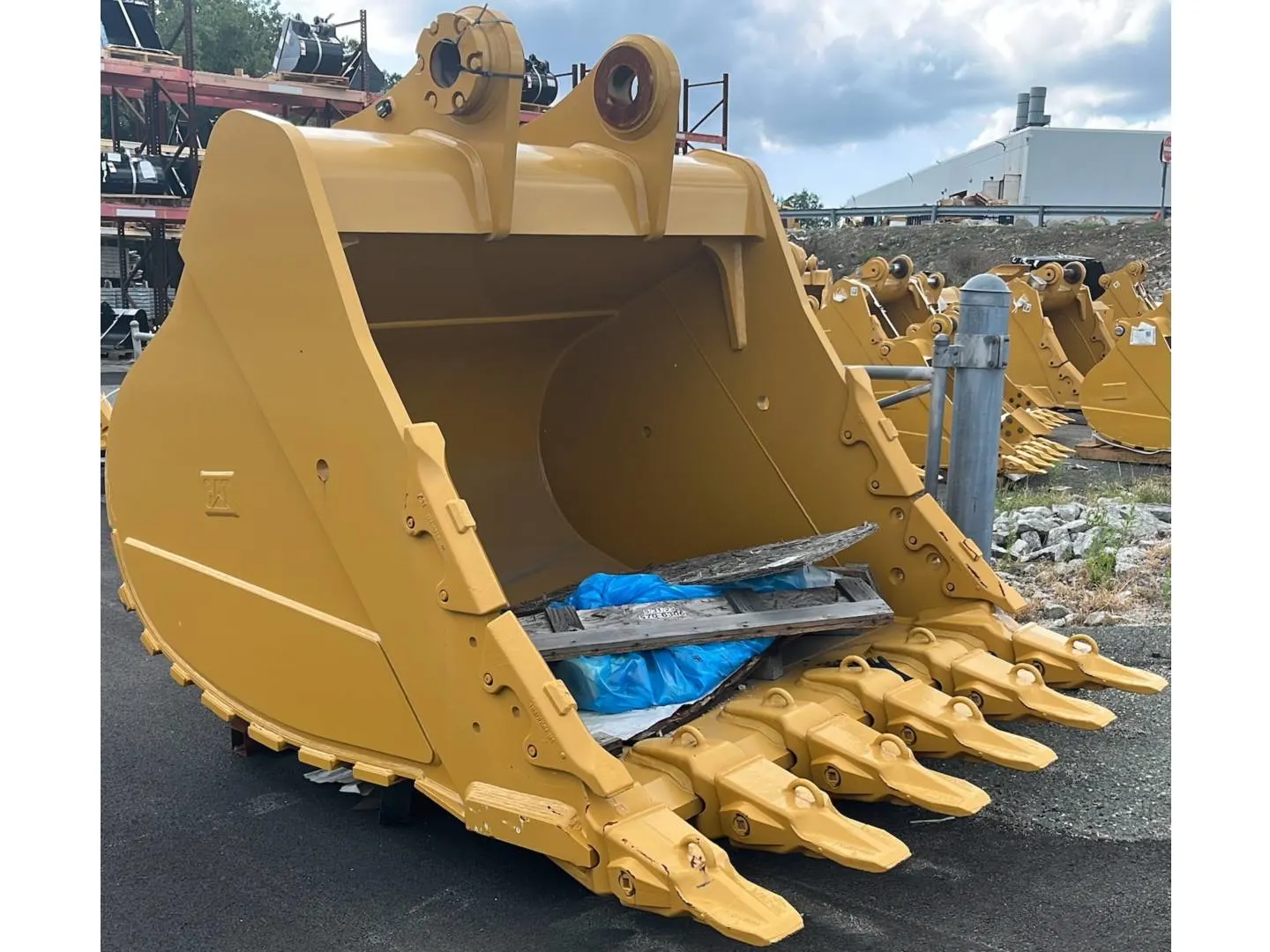 2023 Caterpillar 395 85 INCH SEVERE DUTY BUCKET