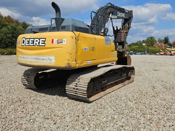 2019 John Deere 210G LC