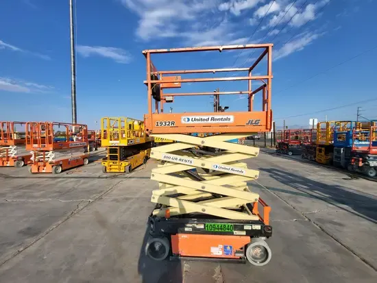 2019 JLG 1932R