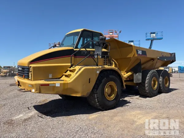 2002 Caterpillar 740
