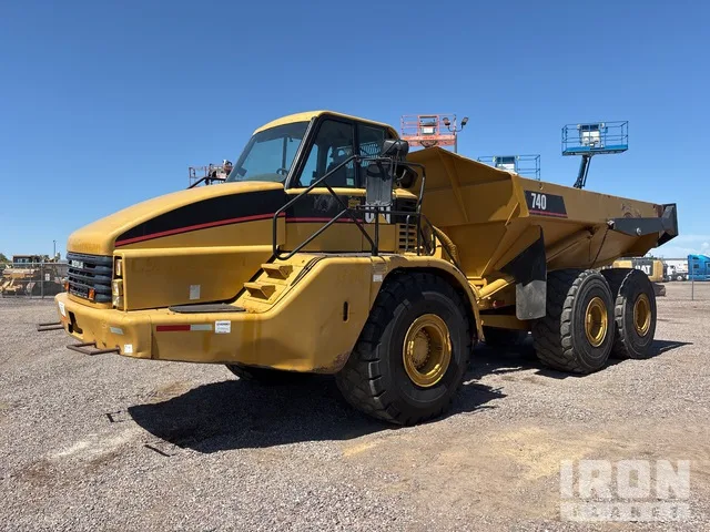 2002 Caterpillar 740