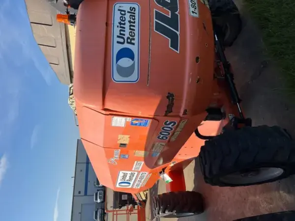 2017 JLG 600S