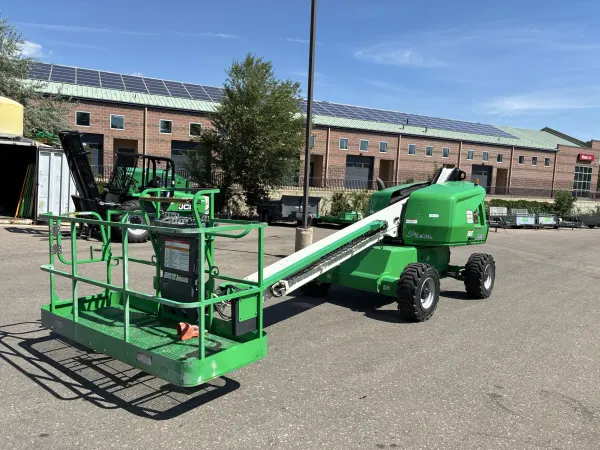 2018 JLG 400S