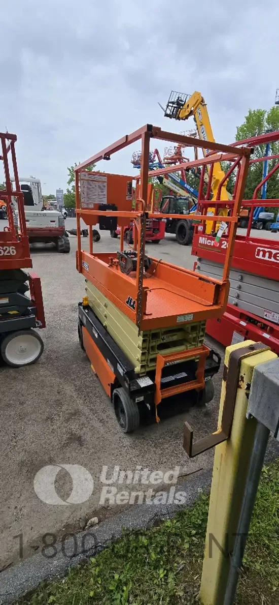 2017 JLG 1932R