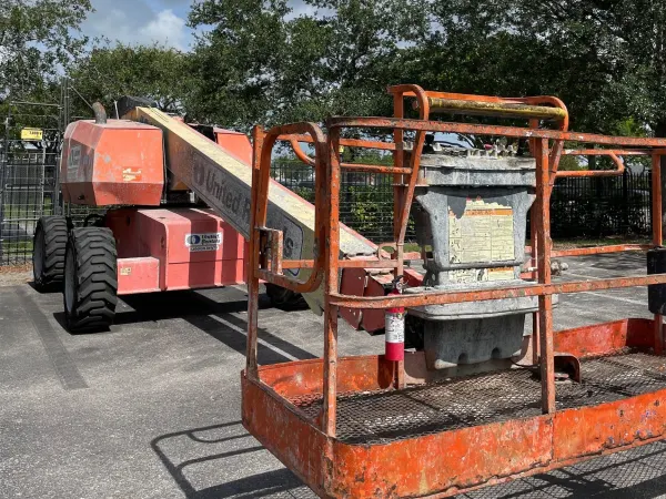 2017 JLG 600S