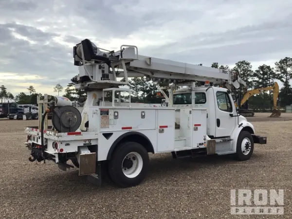 2017 Freightliner M2106