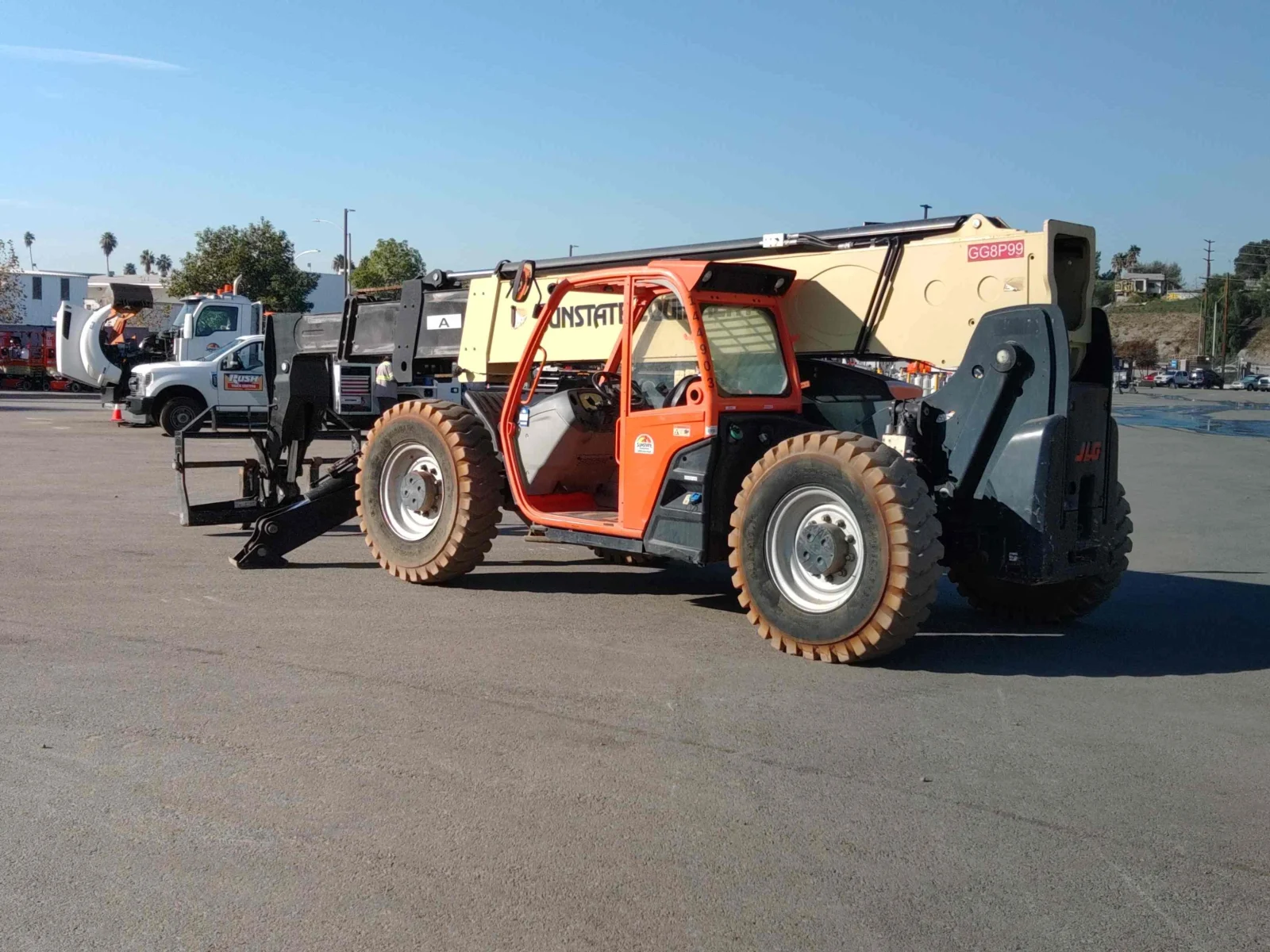 2015 JLG 1055