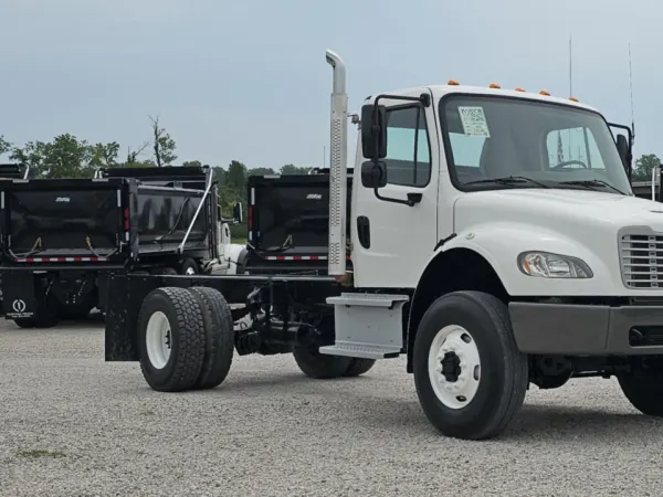 2020 Freightliner M2106