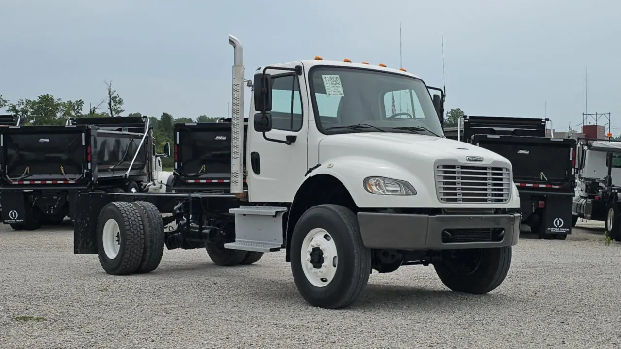 2020 Freightliner M2106