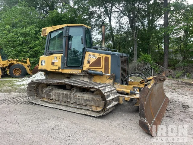 2006 John Deere 700J LGP