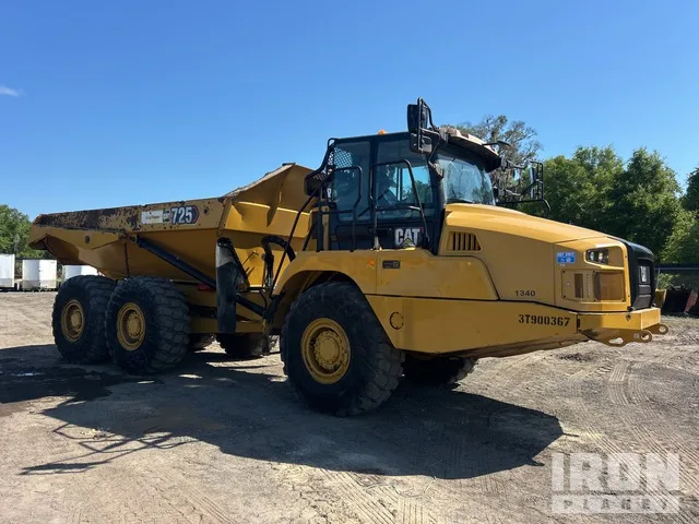 2021 Caterpillar 725