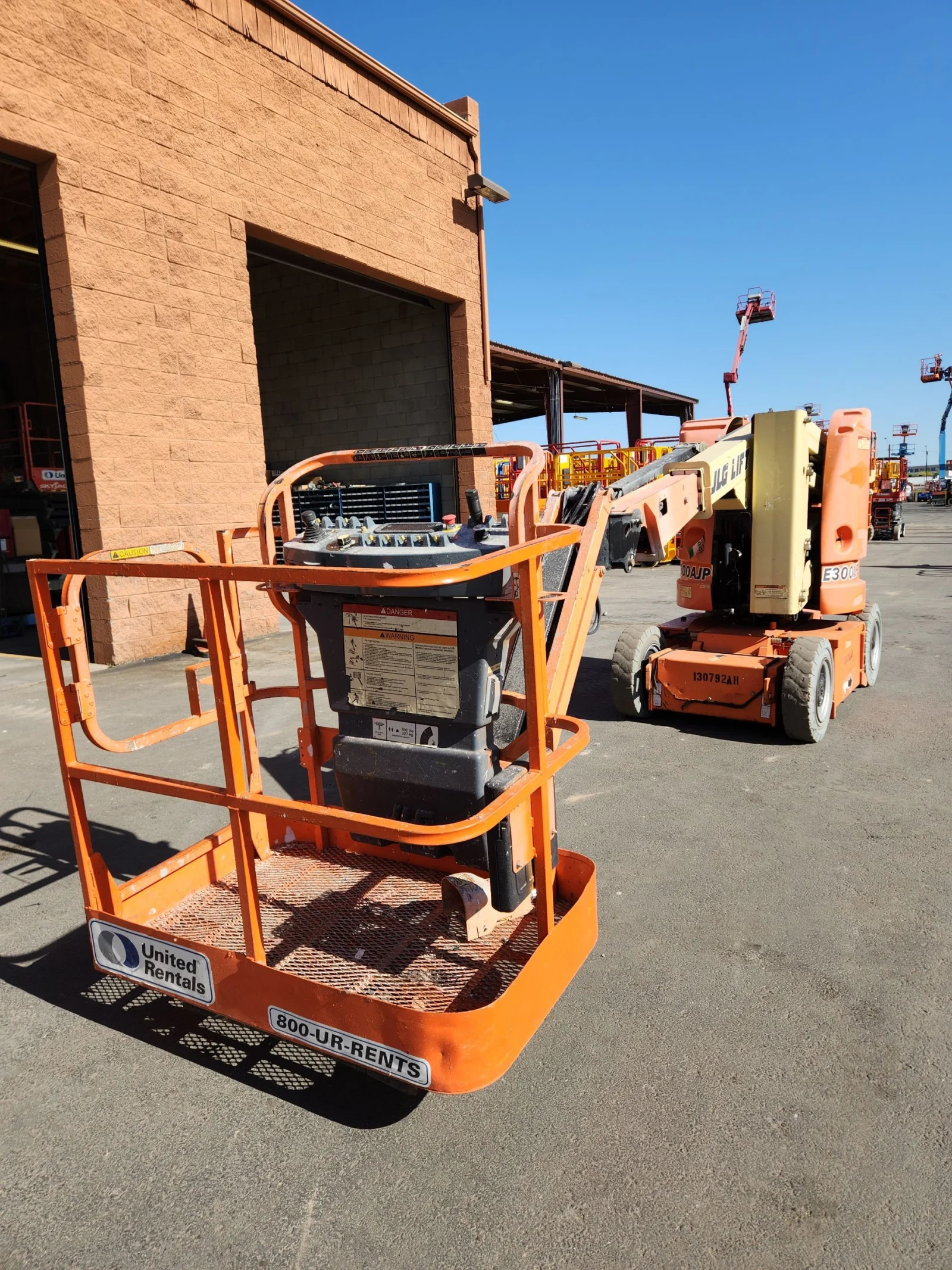2013 JLG E300AJP-Articulating-Boom-Lift