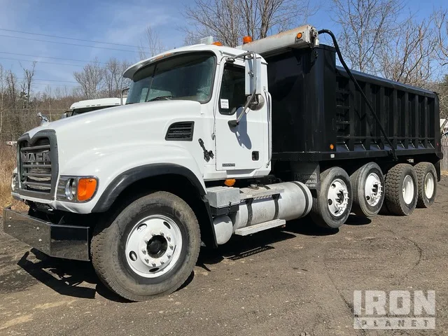 2005 Mack GV713