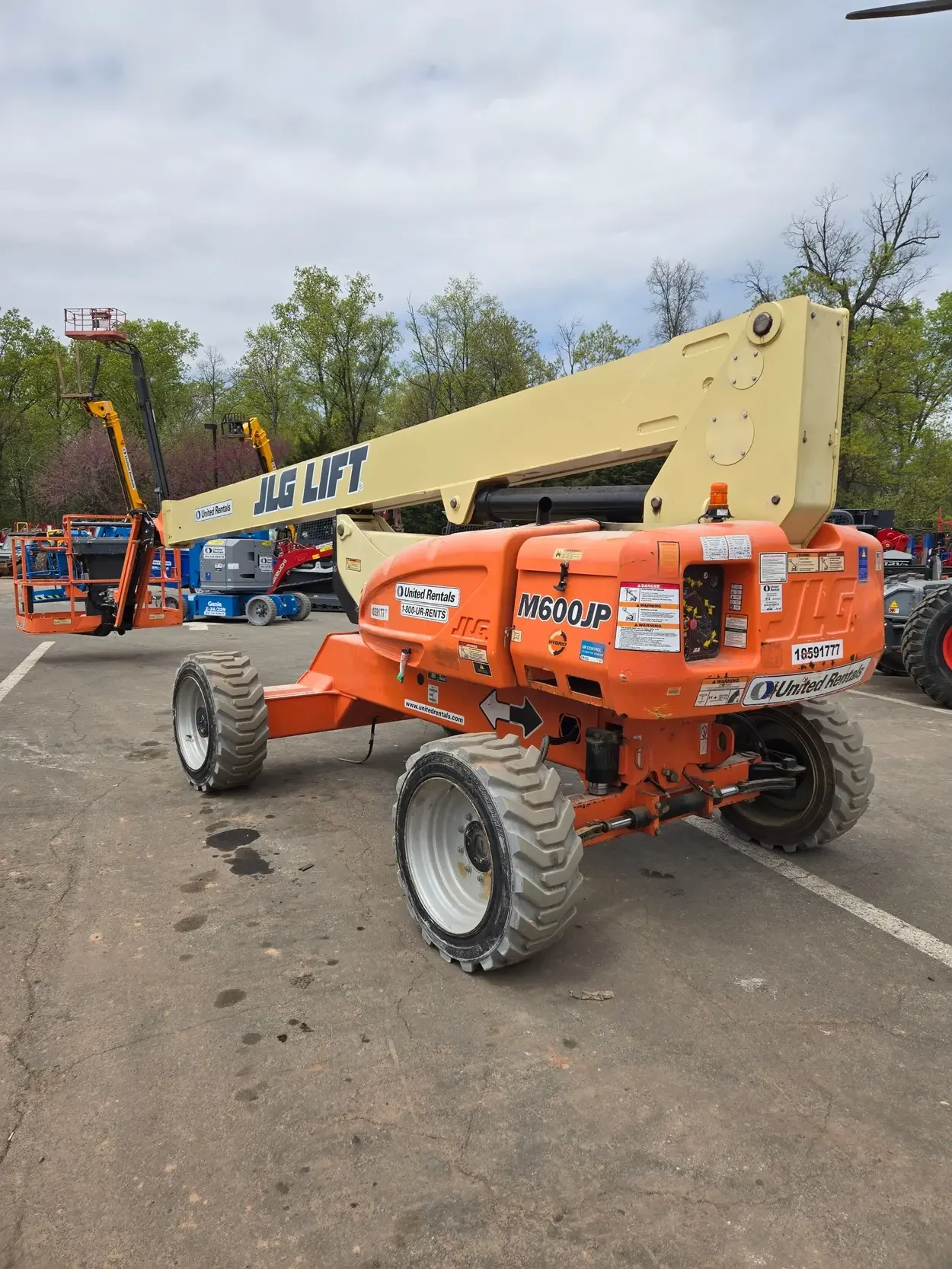 2017 JLG M600JP