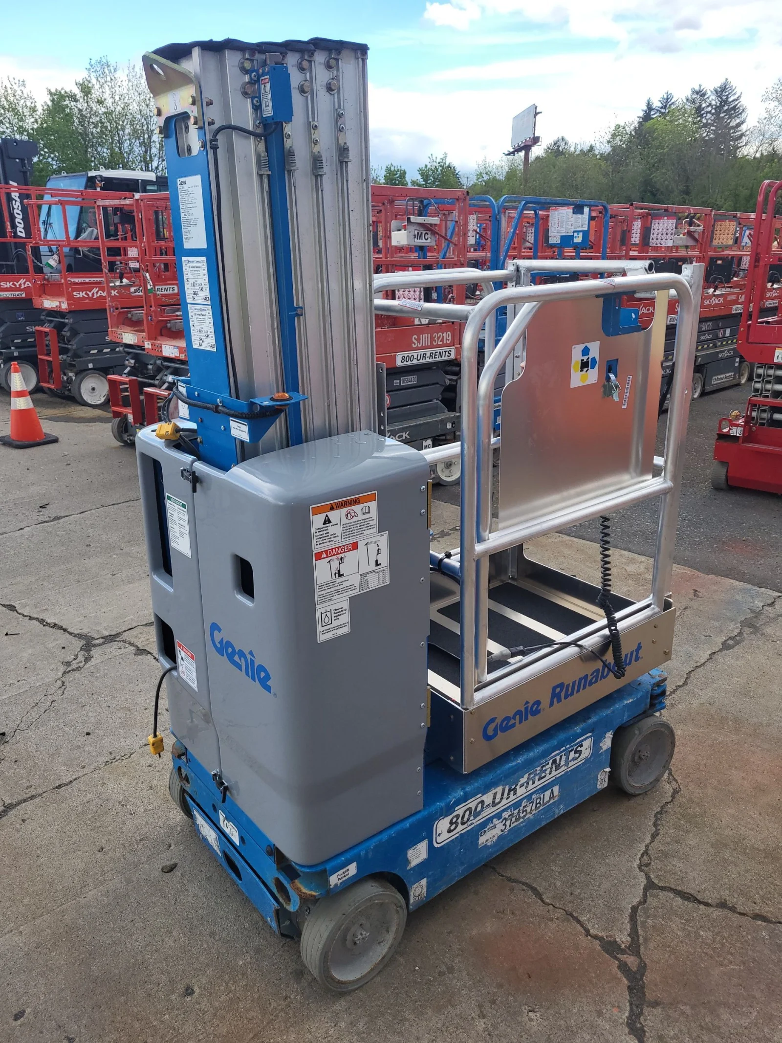 2016 Genie GR-20 Self-Propelled One-Person