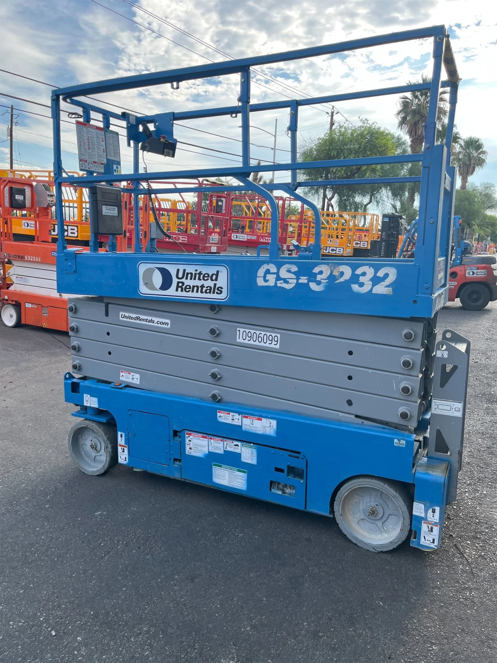 2019 Genie GS-3232