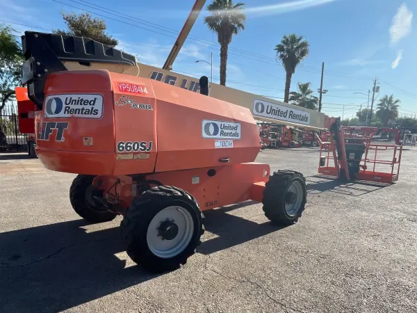 2017 JLG 660SJ