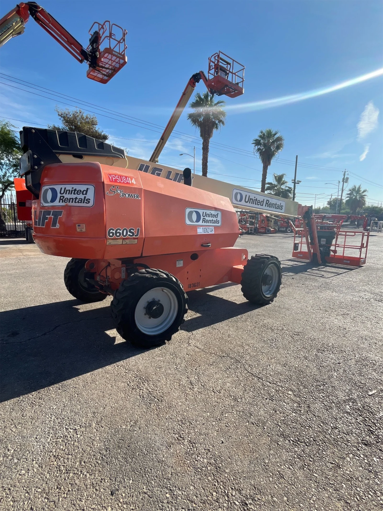 2017 JLG 660SJ