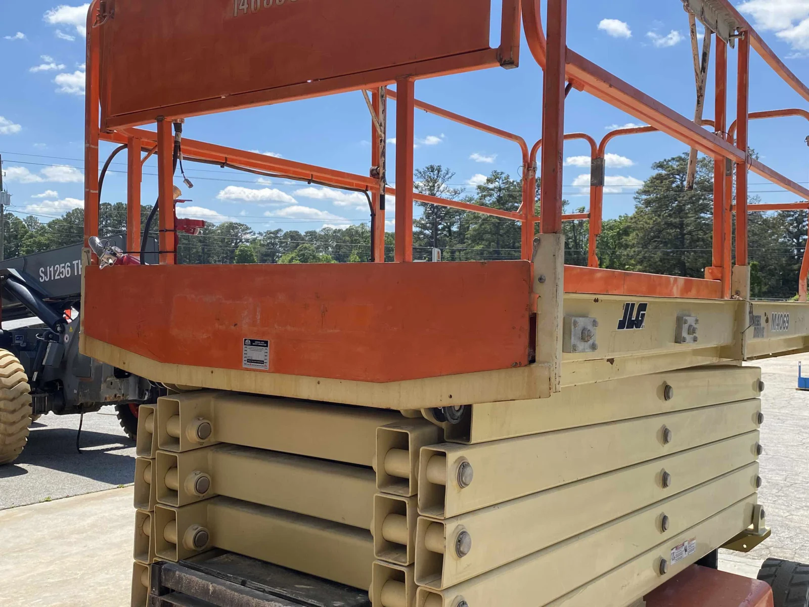2015 JLG M4069LE