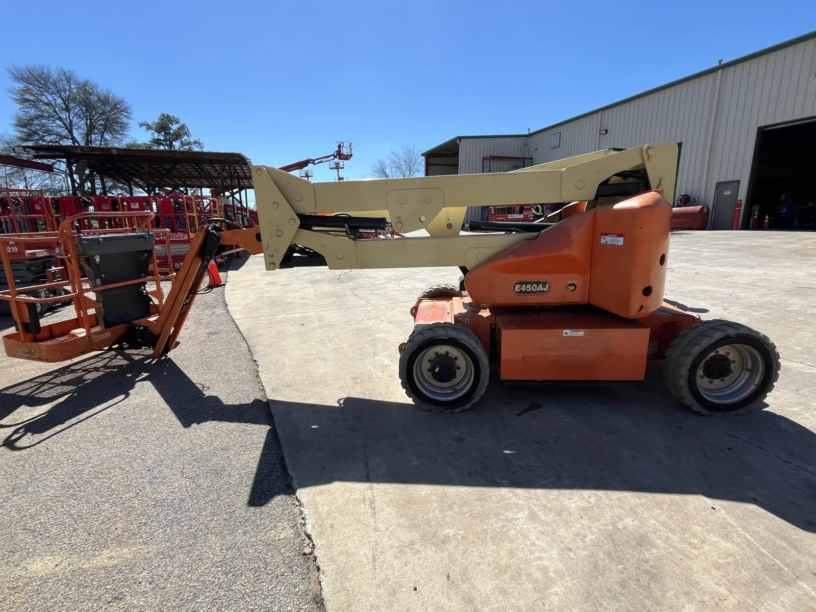 2014 JLG E450AJ