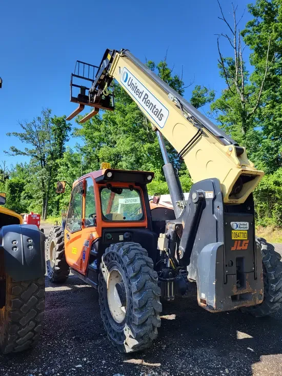 2017 JLG 943 S
