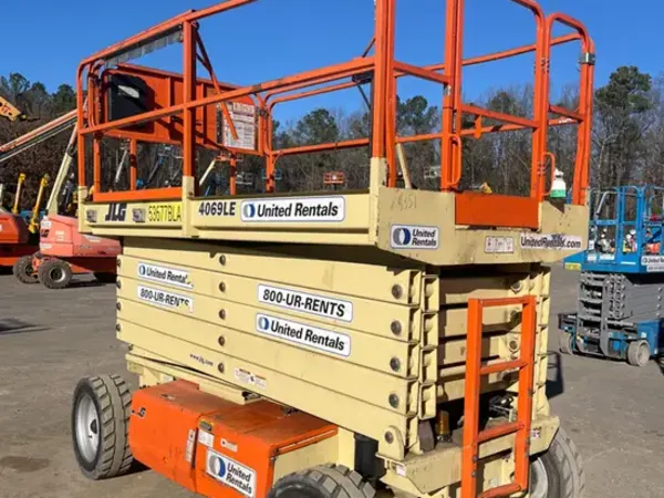 2017 JLG 4069LE