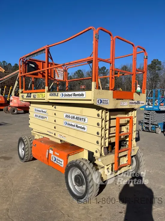 2017 JLG 4069LE