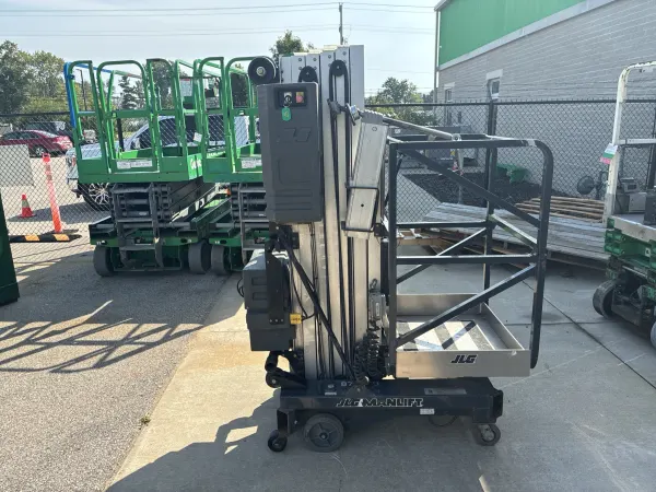 2016 JLG 25AM