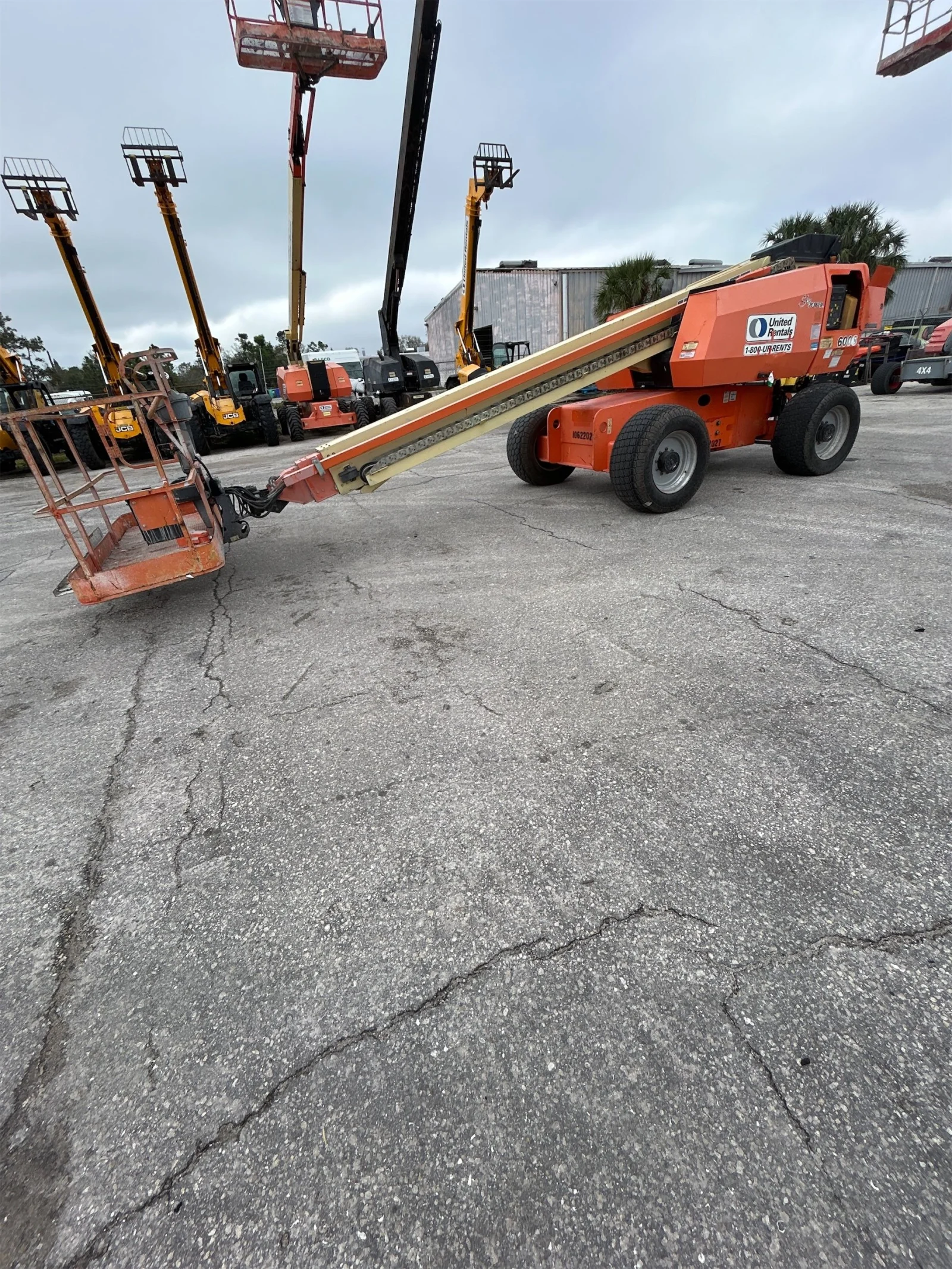 2017 JLG 600S