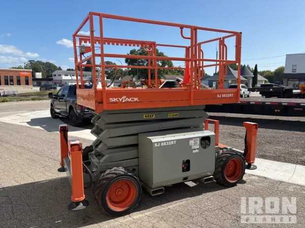 2013 Skyjack SJ6832 RT