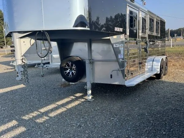 2022 Sundowner 3 Horse Slant GN Trailer