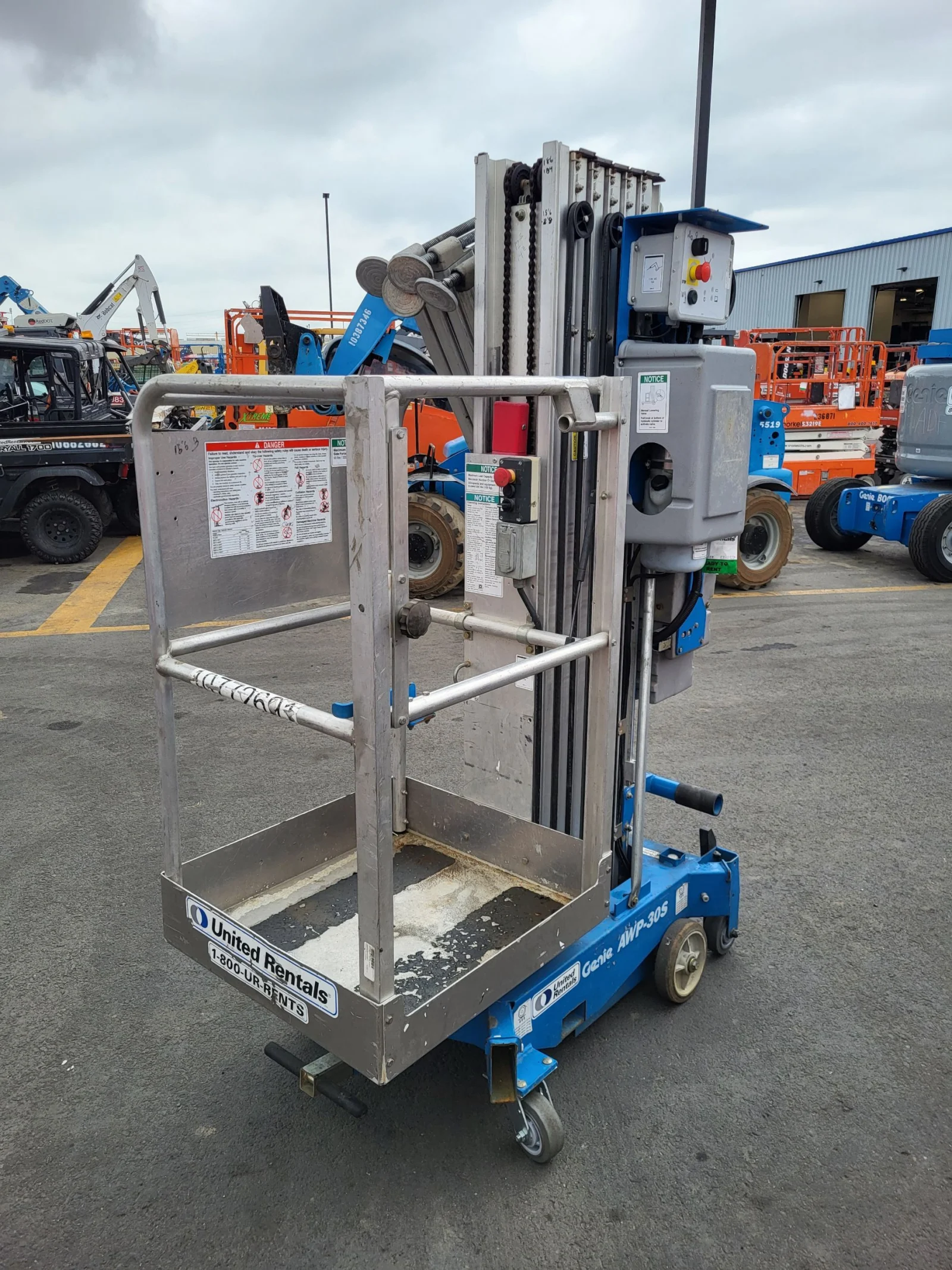 2018 Genie AWP-30SDC Pusharound