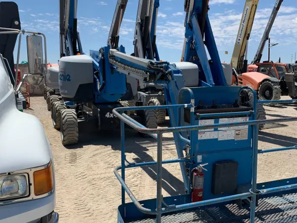 2015 Genie Z-62/40J-Articulating