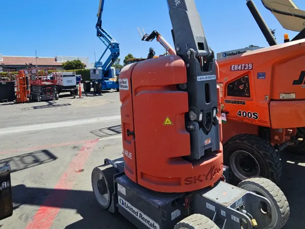 2017 Skyjack SJ30ARJE Articulating