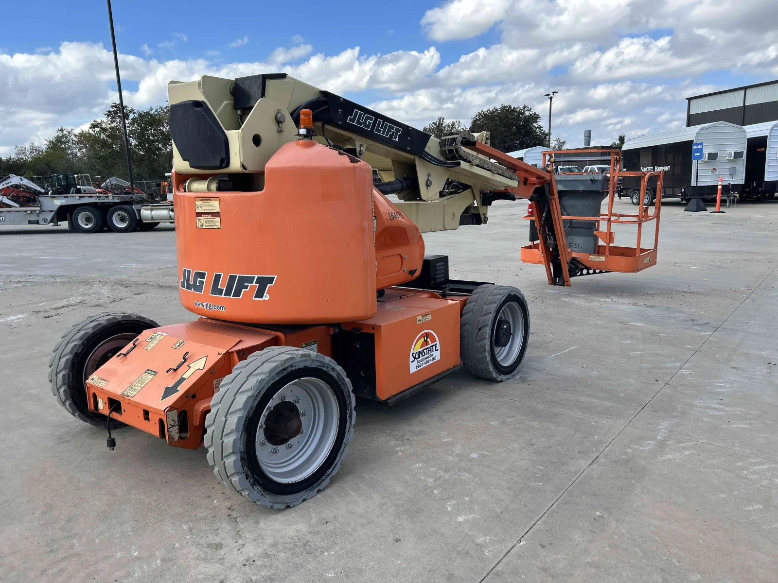 2017 JLG E450AJ