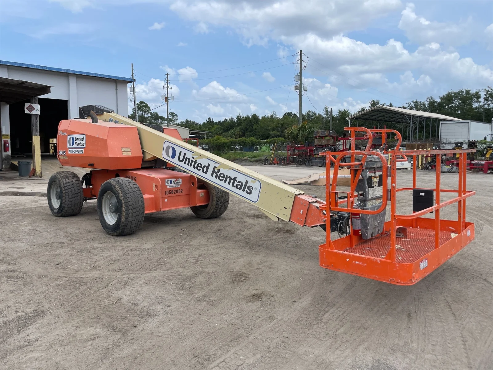 2017 JLG 600S