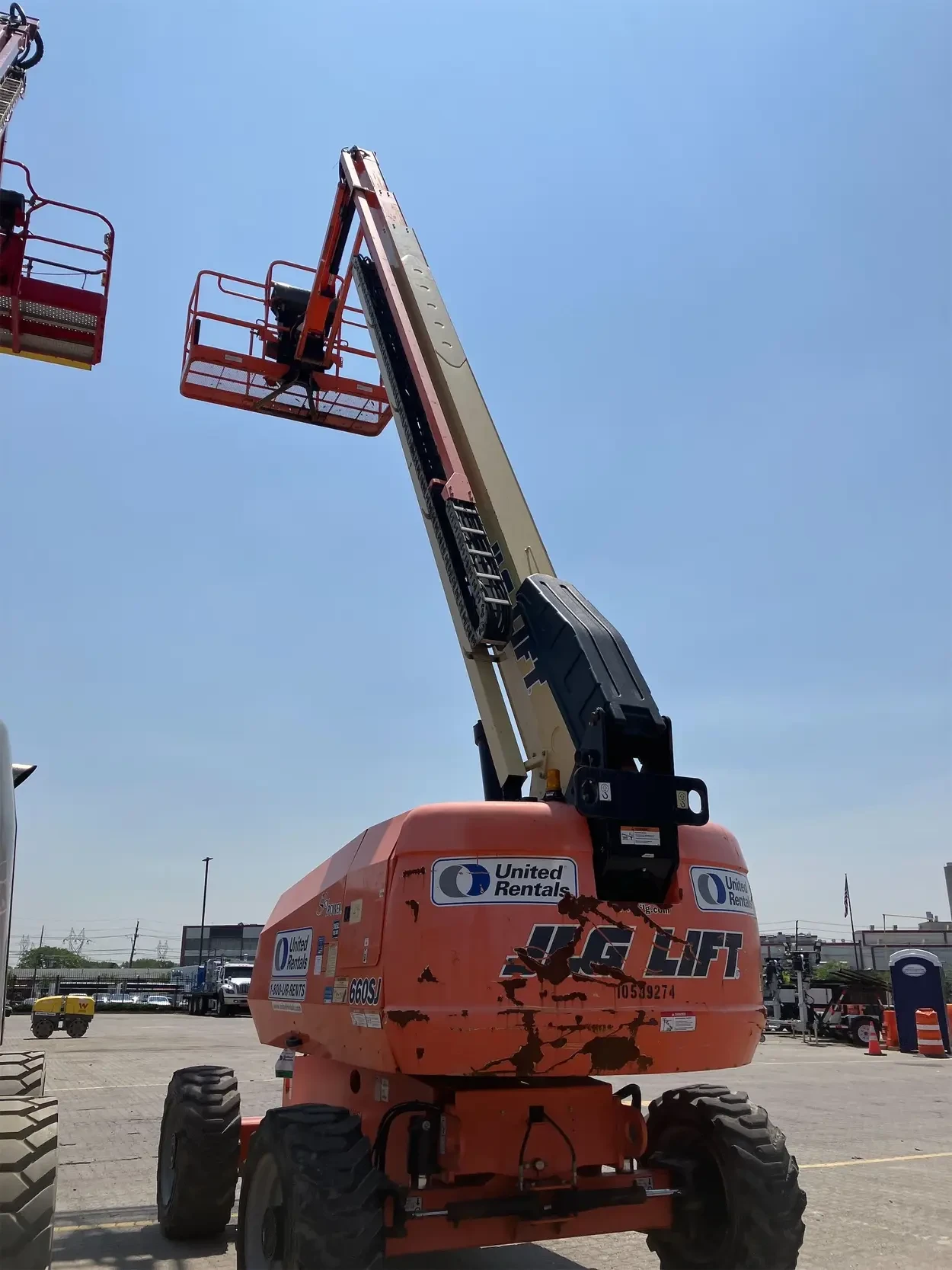 2017 JLG 660SJ