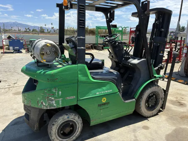 2016 Mitsubishi FG25N