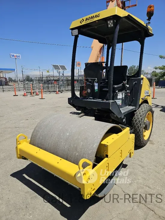 2021 BOMAG BW124DH-3 Single Drum