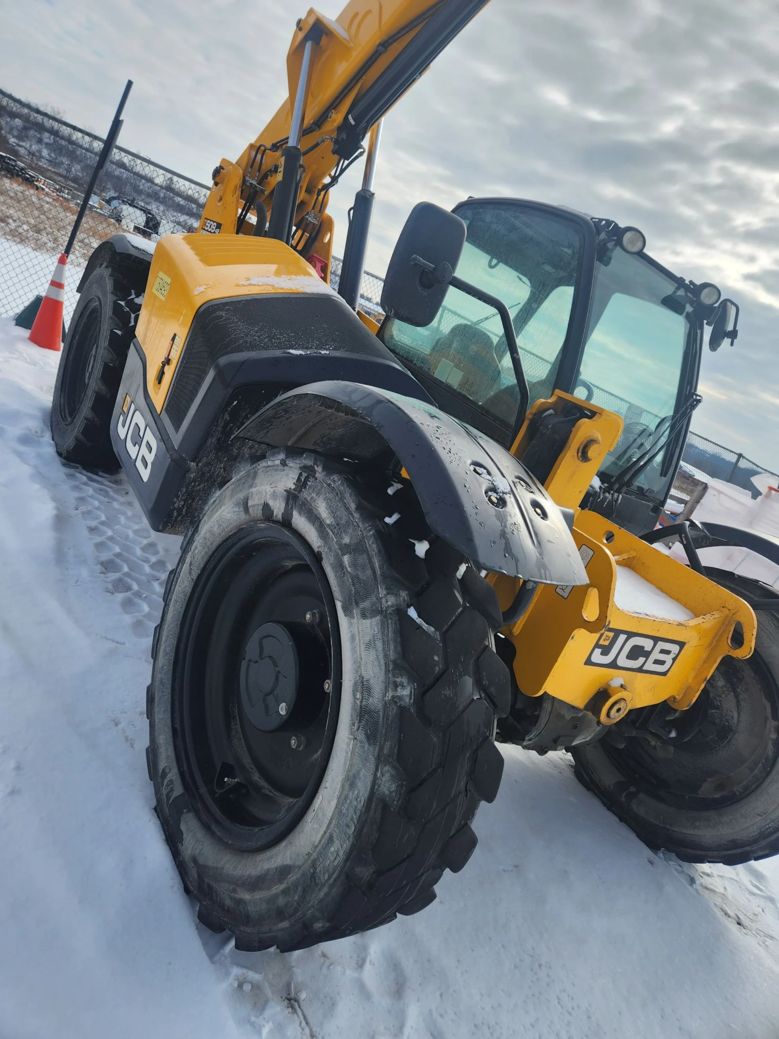 2022 JCB 509-42