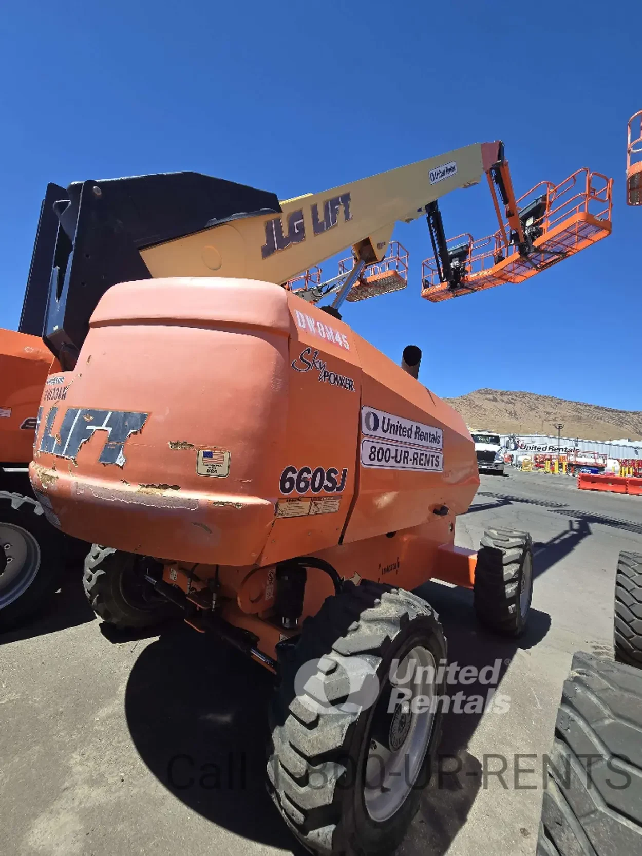 2017 JLG 660SJ