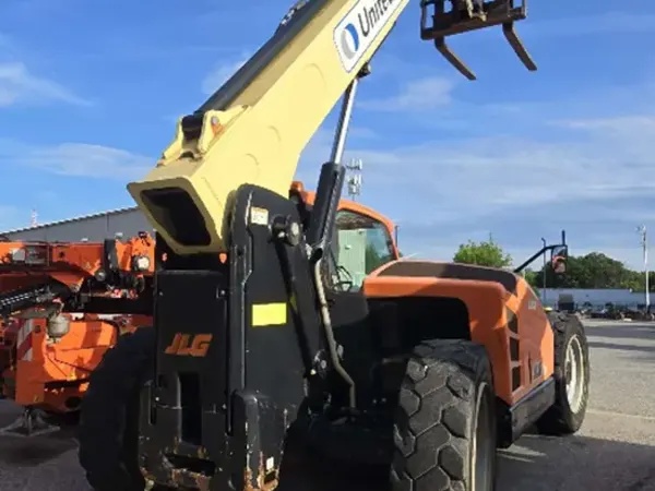 2017 JLG 742