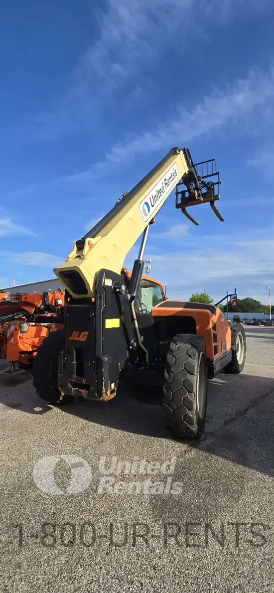 2017 JLG 742