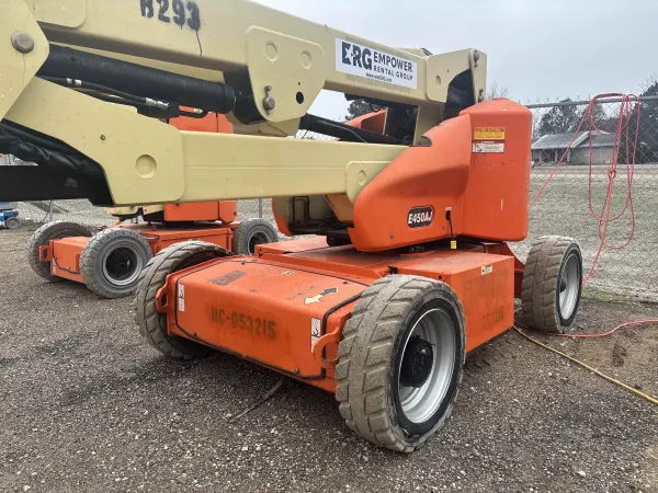 2015 JLG E450AJ