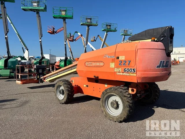 2014 JLG 600S
