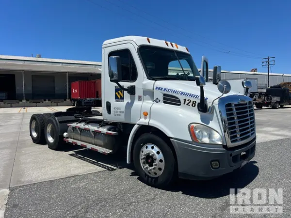 2014 Freightliner Cascadia 113